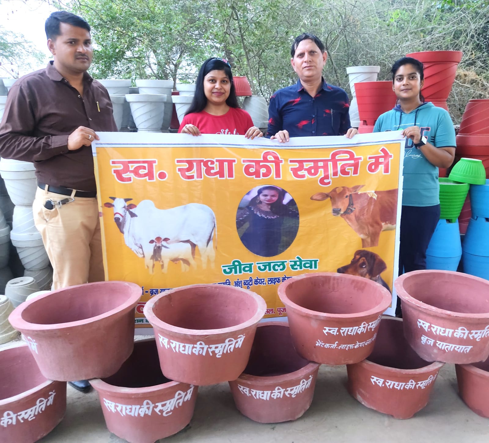 जानवरों के लिए मथुरा महानगर में जगह जगह रखवा पीने के पानी के बर्तन, महिला युवा टीम समाज में कर रही है सराहनीय कार्य: विनोद दीक्षित | New India Times