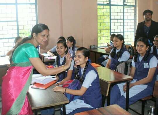 सेंट अर्नाल्ड स्कूल का पहला दिन बच्चों के लिए रहा यादगार, तिलक लगाकर स्कूल में बच्चों को कराया गया प्रवेश | New India Times