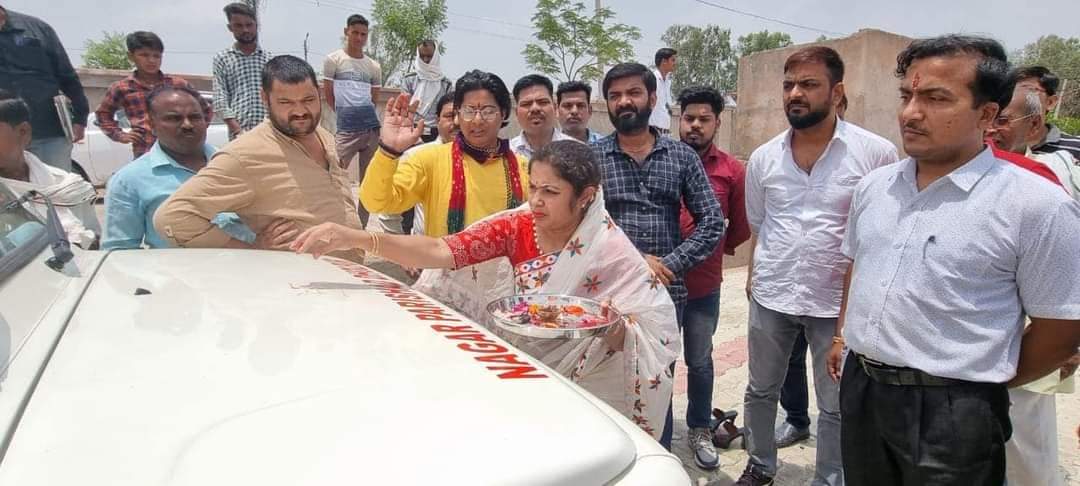 नगर परिषद सभापति खुशबू सिंह ने चंबल सफारी बोट नाव पशु एम्बुलेंस, रोड स्वीपर मशीन एवं स्काई लिफ्टर मशीन का किया उद्घाटन | New India Times