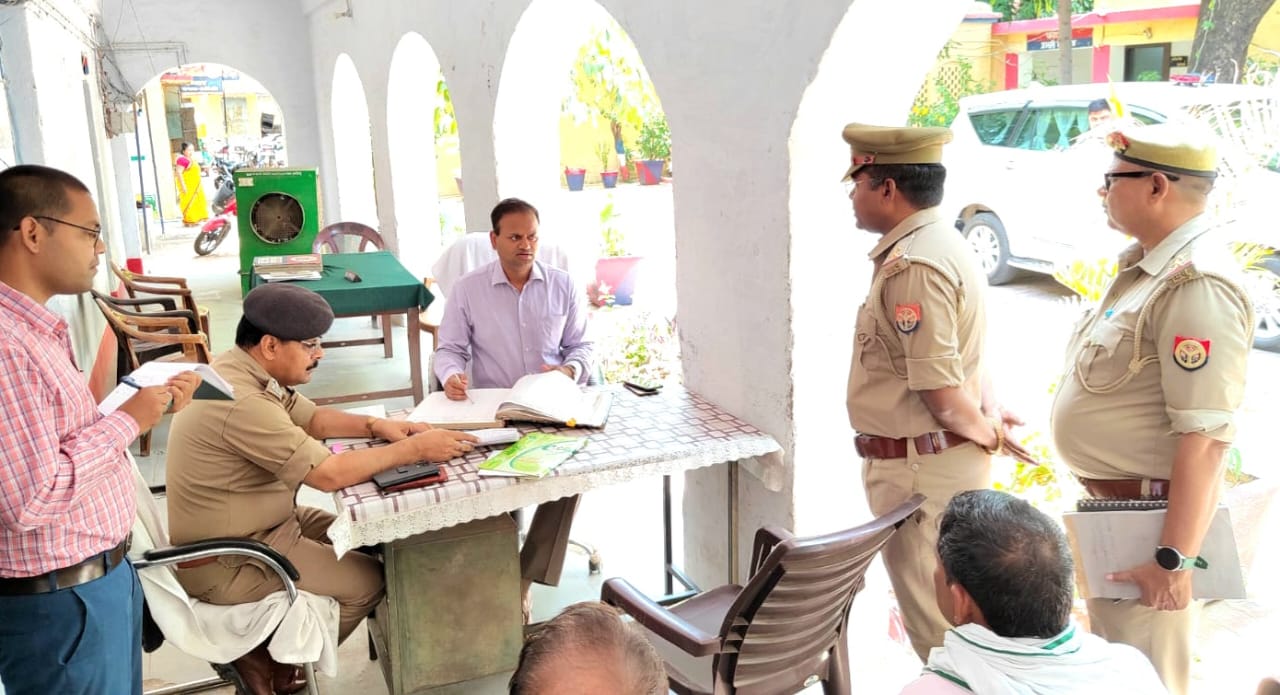 थाना सदर बाजार में आयोजित थाना समाधान दिवस में जिलाधिकारी एवं पुलिस अधीक्षक ग्रामीण ने किया प्रतिभाग | New India Times