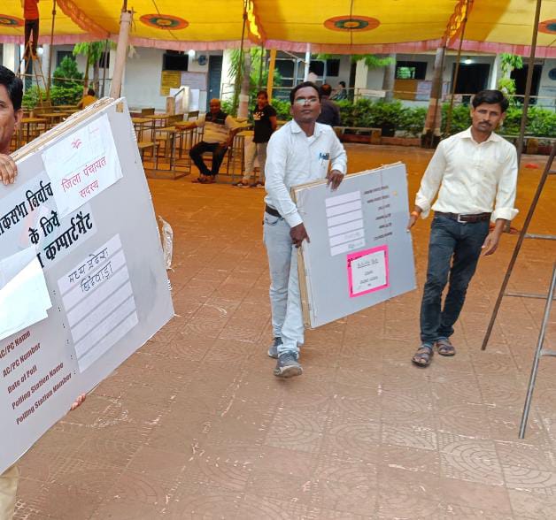 चुनावी सामग्री वितरण कर पीठासीन अधिकारियों को दिया गया प्रशिक्षण | New India Times
