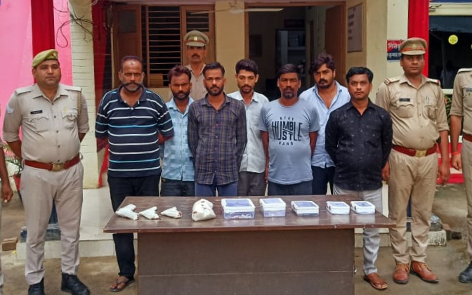 एसओजी थाना कांट पुलिस ने सीढ़ी गैंग के 7 बदमाशों को गिरफ्तार कर मुगल और ब्रिटिश दौर के 113 सिक्के किया बरामद | New India Times