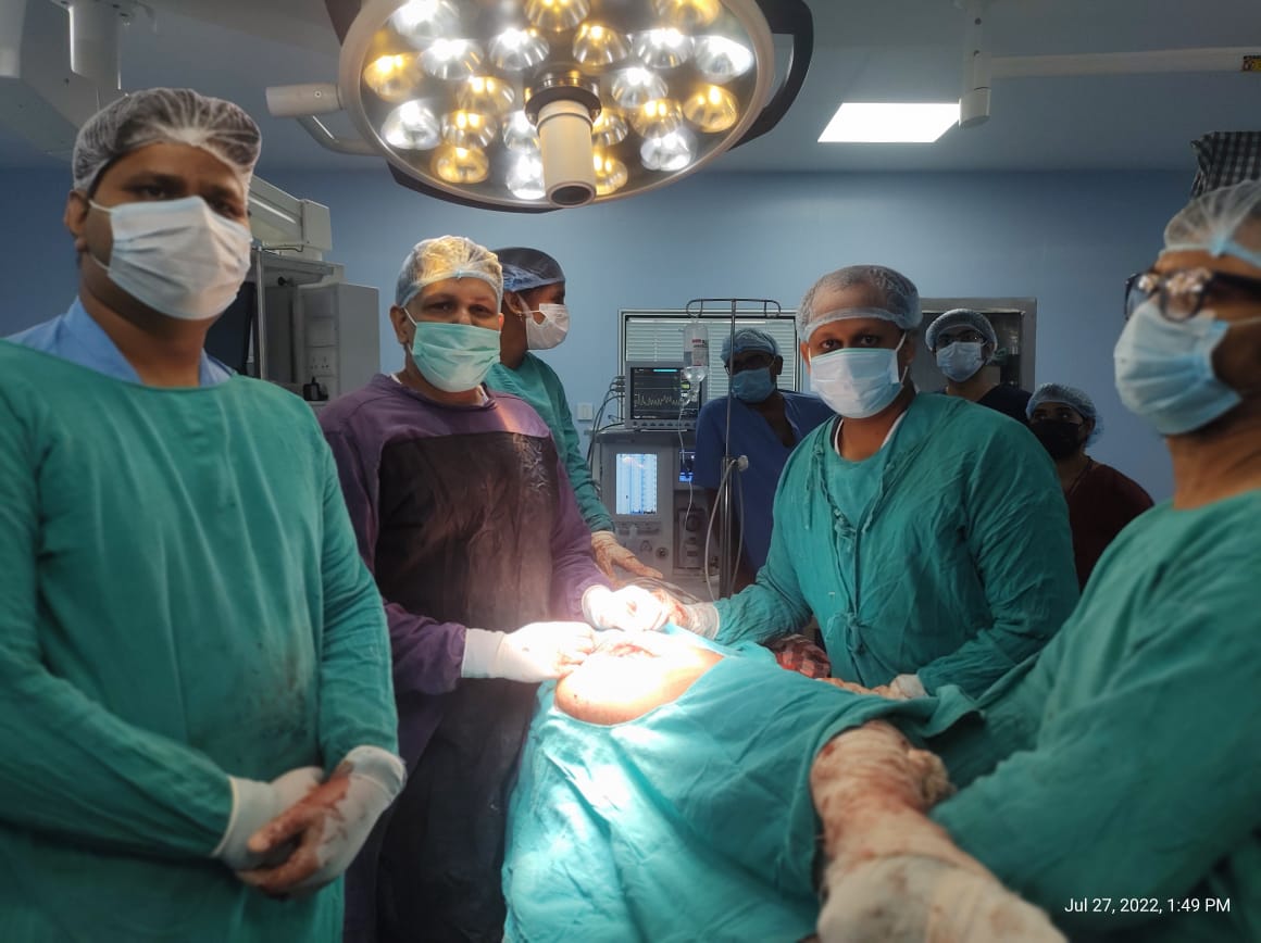 दतिया मेडिकल कॉलेज में पहली बार हुई कूल्हे की टोटल जॉइंट रिप्लेसमेंट सर्जरी, दतिया मेडिकल कॉलेज में टोटल जॉइंट रिप्लेसमेंट सर्जरी होना बड़ी बात है: डॉ. उदैनियां | New India Times