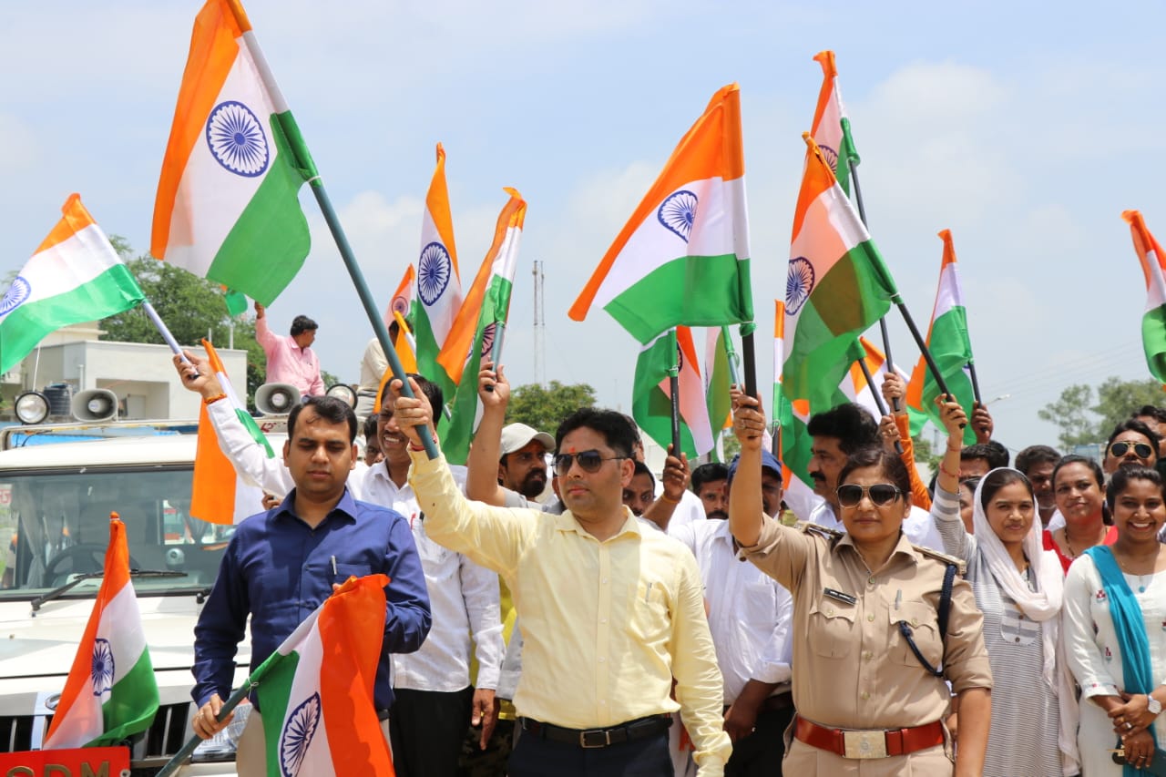 हर घर तिरंगा अभियान के अंतर्गत राजस्व विभाग द्वारा तिरंगा बाइक रैली का किया गया आयोजन, कलेक्टर बाइक पर सवार होकर तिरंगा रैली में हुए शामिल | New India Times