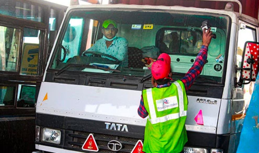 अब निजी वाहनों को नहीं देना होगा टोल टैक्स, सरकार का बड़ा फैसला | New India Times