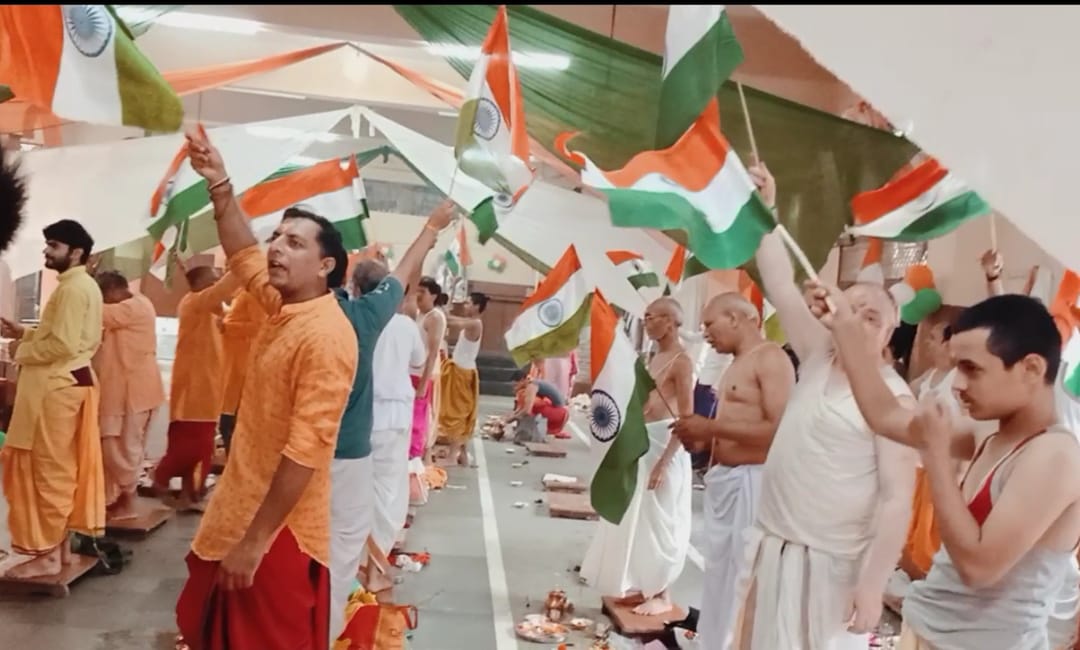 आद्य गौड़ बावीसा समाज ने श्रावणी कर्म के दौरान राष्ट्रध्वज तिरंगा वितरित कर हर घर तिरंगा लगाने की ली शपथ | New India Times