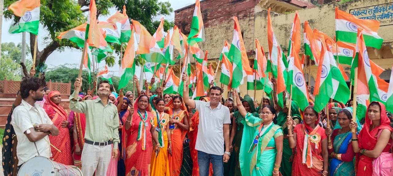 आजादी का अमृत महोत्सव: घर-घर तिरंगा हर घर तिरंगा की रैली हर्षोल्लास के साथ निकाली गई | New India Times