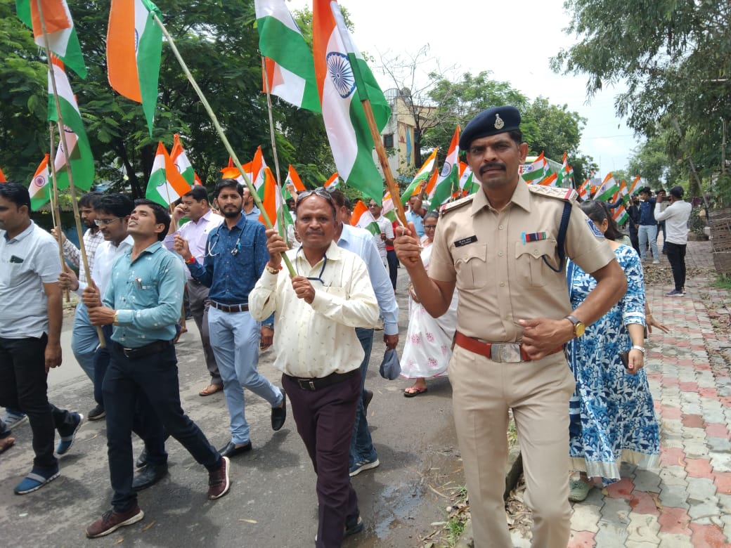 मेघनगर में सरकार की मंशा अनुसार हर घर तिरंगा अभियान है जारी, मेघनगर तहसीलदार चौहान व शासकीय उत्कृष्ट विद्यालय के प्राचार्य दिलीप नायक ने भी की घर घर तिरंगा लहराने की अपील | New India Times