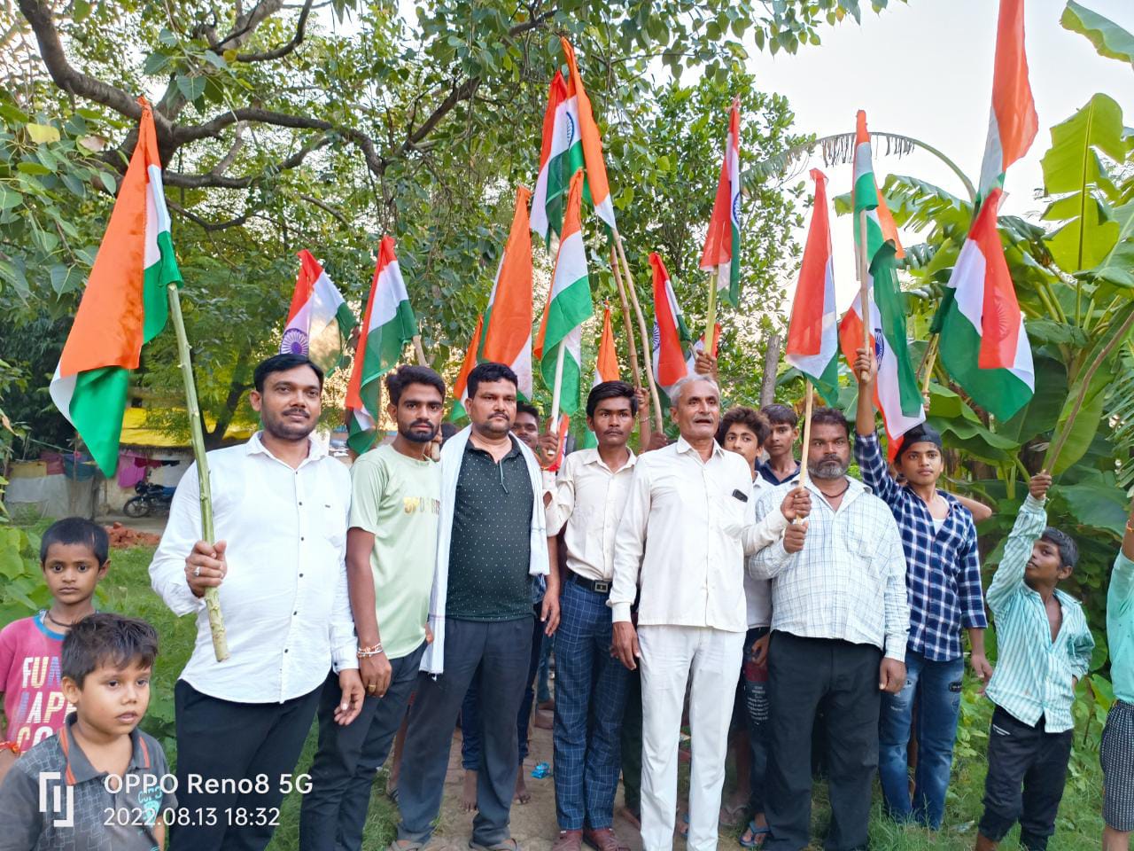 इटवा तहसील के कमसार गांव में आजादी के अमृत महोत्सव के उपलक्ष्य में निकाली गई पैदल तिरंगा रैली | New India Times