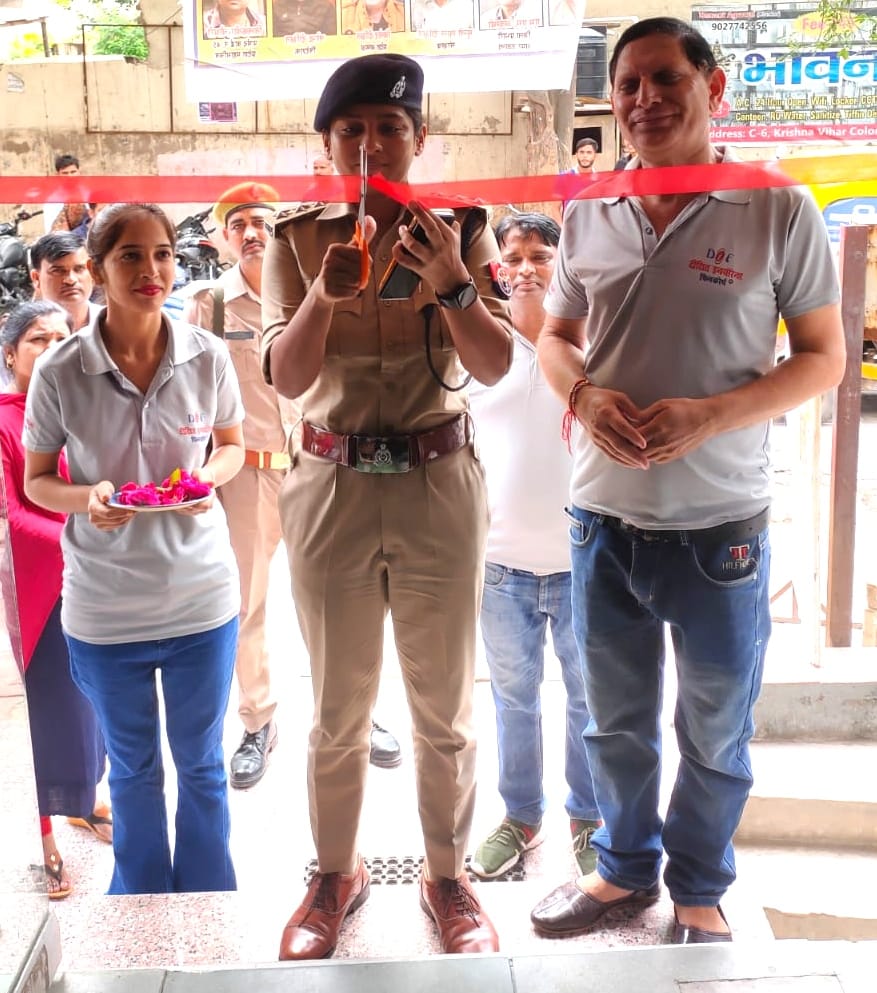 दीक्षित इंश्योरेंस फिनकॉर्प मथुरा व ब्रज यातायात एवं पर्यावरण जनजागरूकता समिति द्वारा लगवाया गया युवा स्पेशल वैक्सीनेशन कैंप | New India Times