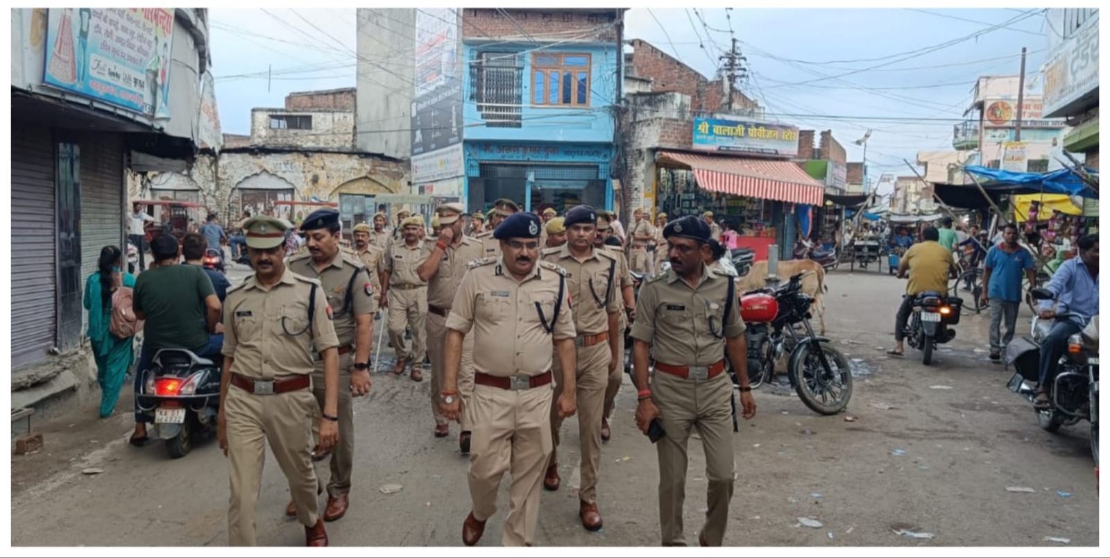 रमित शर्मा पुलिस महानिरीक्षक बरेली परिक्षेत्र ने की समीक्षा बैठक, अधिकारियों के साथ किया पैदल मार्च | New India Times