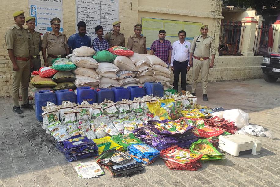 थाना जलालाबाद पुलिस ने नकली खाद फैक्ट्री का खुलासा कर दो लोगों को किया गिरफ्तार, बड़ी मात्रा में नकली खाद बनाने के उपकरण बरामद | New India Times