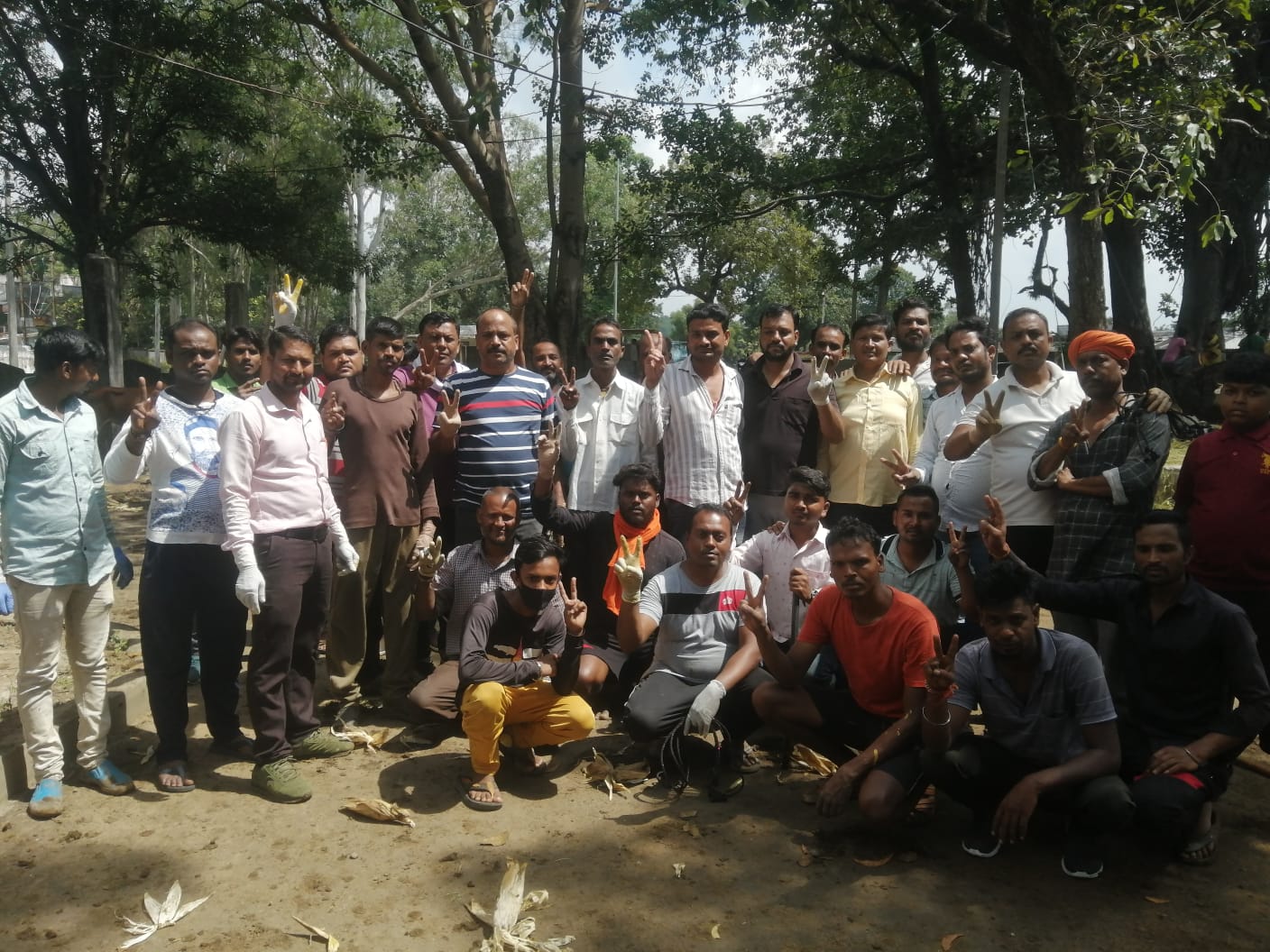 लंपी रोग से गौ माता को बचाने का उठाया बीड़ा, समाज सेवी रिंकू रितेश चौरसिया की अनुकरणीय पहल, झरना की 180 गौ माताओं को लगाया लंपी वैक्सीन | New India Times