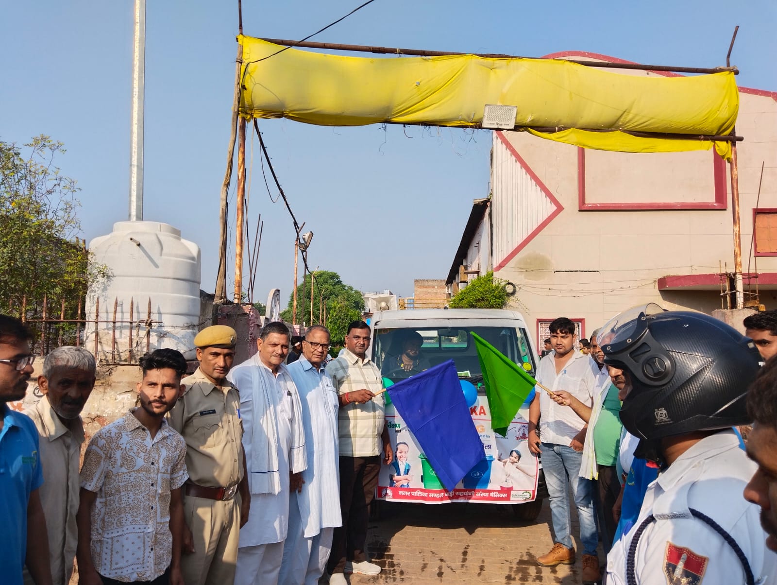 बाड़ी नगर पालिका अध्यक्ष प्रतिनिधि होतम सिंह ने हरी झंडी दिखाकर रैली को किया रवाना | New India Times