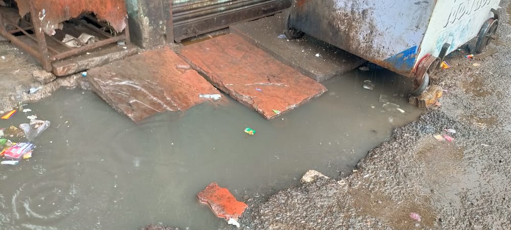 जामनेर नगर परिषद की लापरवाही: बर्बाद की गई नालियों में पानी का उबार, व्यापारी परेशान | New India Times