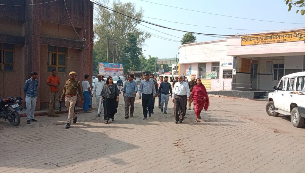 प्रमुख सचिव चिकित्सा शिक्षा ने मेडिकल कालेज का किया निरीक्षण, शासन की मंशानुसार चिकित्सा सुविधा मुहैया कराये जाने के दिये निर्देश | New India Times