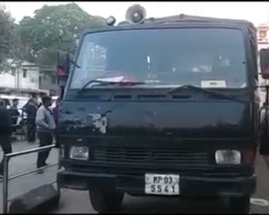 रिटायर्ड रेलवे ऑफिसर को ट्रैफ़िक पुलिस वाहन ने कुचला, हंगामा होता देख ड्राइवर और अन्य स्टाफ हुआ मौके से फरार | New India Times