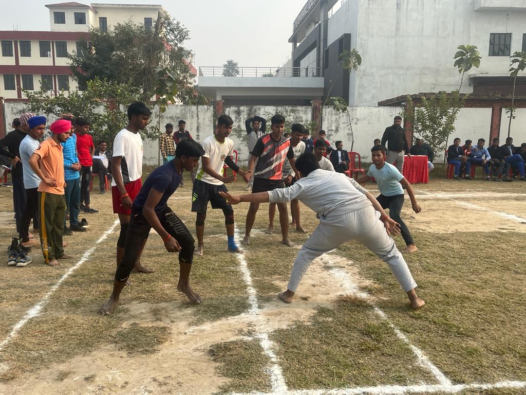 सांसद खेलो प्रतियोगिता में खिलाड़ियों ने दिखाया दम, राज्यसभा सांसद मिथलेश कुमार ने किया उद्धघाटन | New India Times