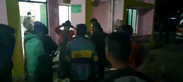बिजुआ काण्ड में 7 स्वास्थ्य कर्मचारियों पर मुकदमा दर्ज, 5 गिरफ्तार, स्वास्थ्य कर्मचारियों ने मीडिया कर्मी व मरीज के तीमारदारों से की थी अभद्रता व मारपीट | New India Times