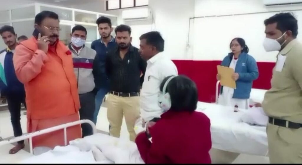 नाश्ते के बाद नवोदय विद्यालय के छात्रों की हालत बिगड़ने से किया गया जिला अस्पताल में भर्ती, बुरहानपुर विधायक ने अस्पताल जाकर जाना बच्चों का हाल-चाल | New India Times
