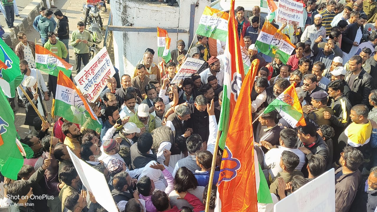 मध्य प्रदेश कांग्रेस कमेटी के महामंत्री नासिर इस्लाम के नेतृत्व में जन आक्रोश रैली का हुआ आयोजन | New India Times