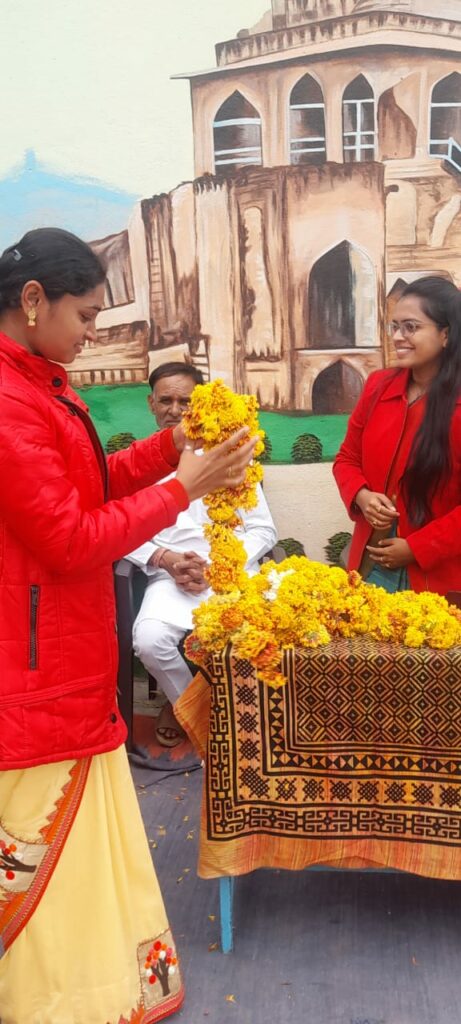 वसंत पंचमी के पावन अवसर पर ग्रामीणों के सहयोग से जोशाला परिसर में मंदिर निर्माण कार्य पूर्ण उसमें माता सरस्वती जी की मूर्ति की समारोह पूर्वक स्थापना | New India Times