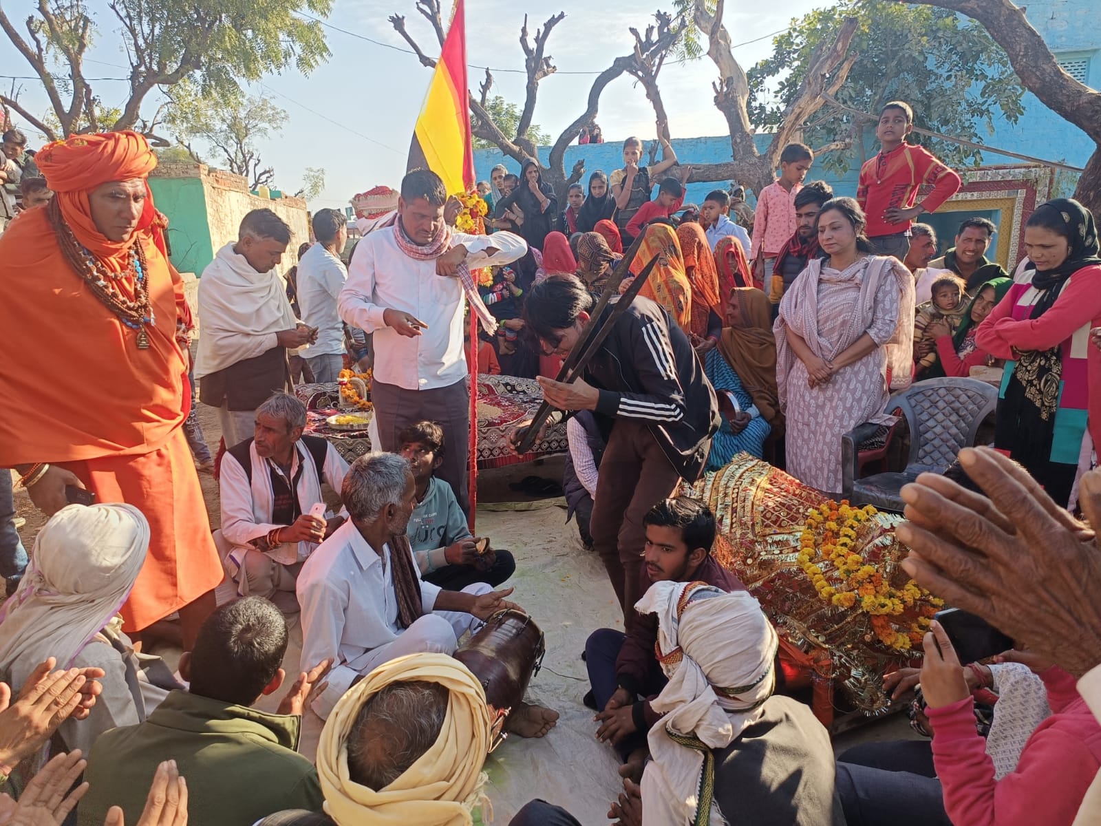 कांग्रेस नेत्री एवं समाज सेविका शालिनी शर्मा ने ग्रामीण वासियों के साथ भगवान देवनारायण की जयंती महोत्सव के रूप में मनाई | New India Times