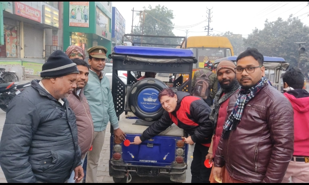 युवा दिवस पर मथुरा में चलाया गया रिफ्लेक्टर लगाओ दुर्घटना भगाओ अभियान | New India Times