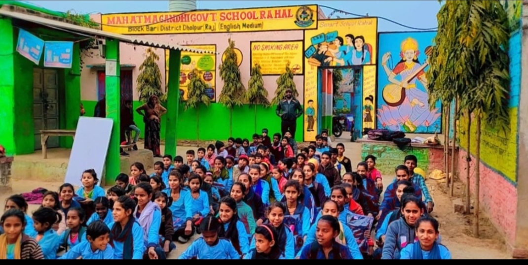 बाड़ी महात्मा गांधी राजकीय उच्च माध्यमिक विद्यालय रहल में प्रधानाचार्य एवं स्टाफ द्वारा 400 बच्चों को वितरित किया गया गर्म स्वेटर और जर्सी | New India Times
