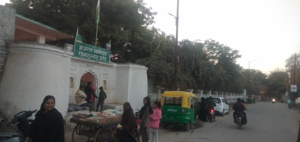 ऐतिहासिक मंदिर व मज़ार को तोड़ने का नोटिस चस्पा करने को लेकर भानू सहाय अध्यक्ष बुन्देलखंड निर्माण मोर्चा ने यूपी के मुख्यमंत्री को लिखा पत्र | New India Times