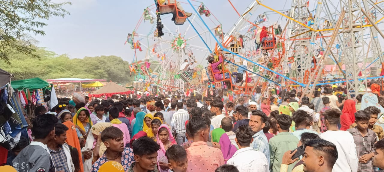 राणापुर अंचल का दूसरा भगोरिया हाट समोई में भराया, युवतियां फैशनेबल पोशाकों में मुंह में पान चबाते हुए आईं नज़र | New India Times