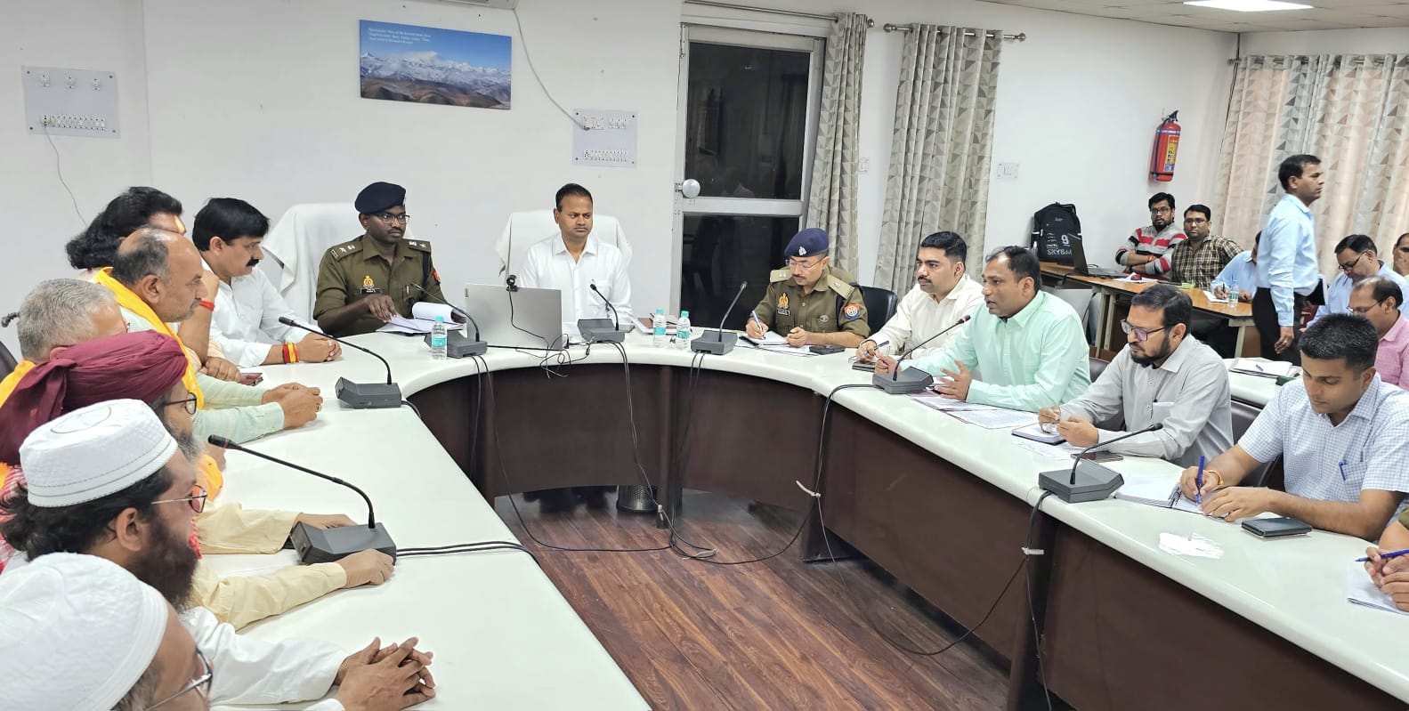 जिलाधिकारी एवं वरिष्ठ पुलिस अधीक्षक की अध्यक्षता में आयोजित हुई समस्त धर्म गुरुओं के साथ शांति समिति की बैठक | New India Times