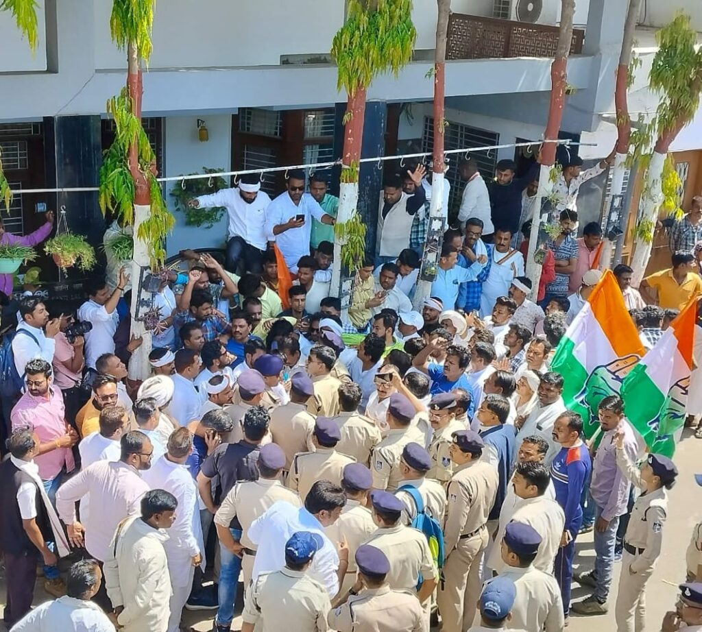 प्रदेश युवक कांग्रेस अध्यक्ष डाॅ विक्रांत भूरिया आंदोलन को लेकर हुए गिरफ्तार व रिहा | New India Times