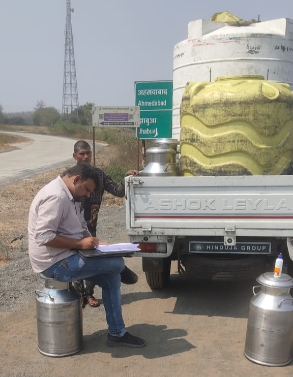 मेघनगर में खाद सुरक्षा विभाग द्वारा 3,41,000/- मूल्य की कोकोनट पाक किया गया जब्त, मिलावट पदार्थ का व्यवसाय करने वालों के विरूद्ध दण्डात्मक कार्यवाही करने का कलेक्टर ने दिए आदेश | New India Times