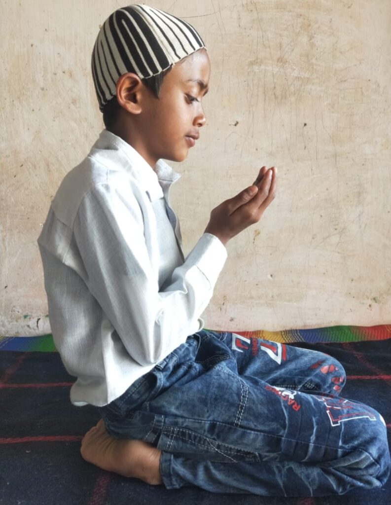 मासूम रोज़ेदार भी दे रहे हैं सब्र का इम्तिहान, 7 वर्षीय अरमान अली पुत्र अबरार चौधरी ने रखा रमजान का तीसरा रोज़ा | New India Times