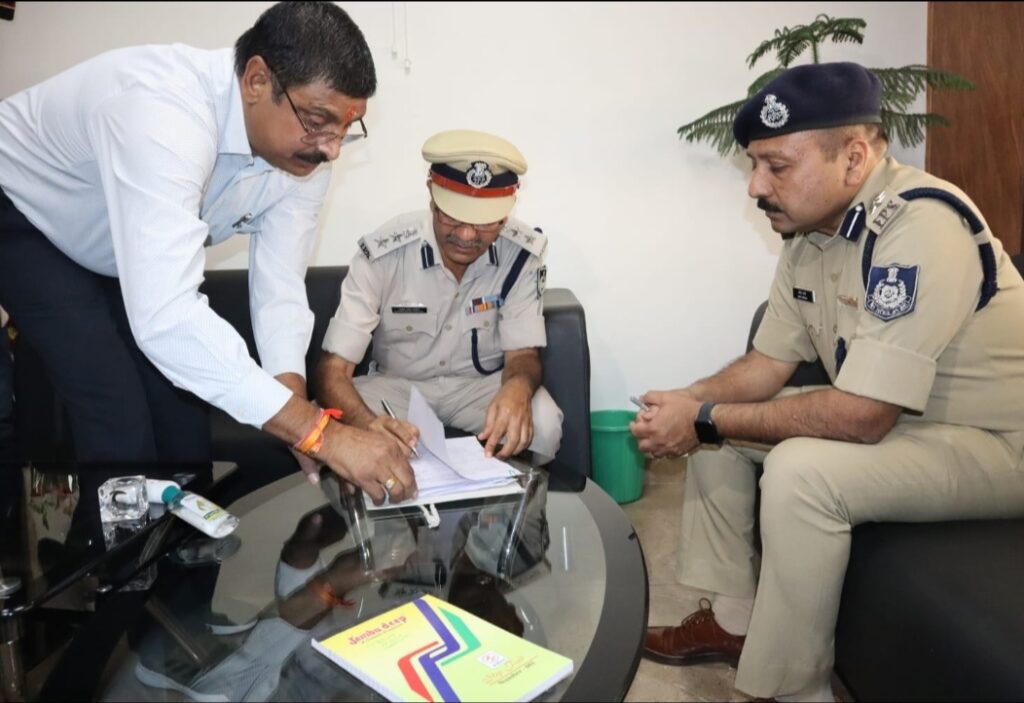 पुलिस अधीक्षक राजेश सिंह चंदेल ने संभाला ग्वालियर पुलिस अधीक्षक का पदभार | New India Times