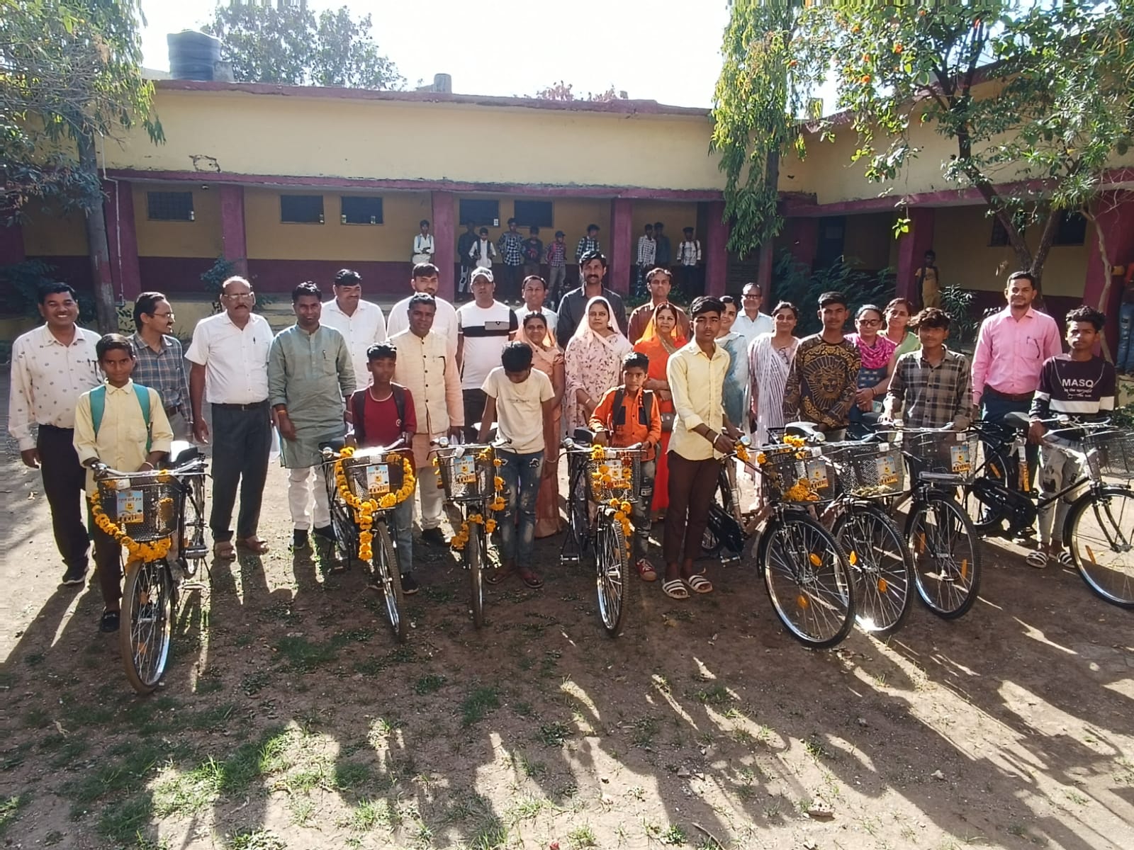 सी एम राइज स्कूल के 183 छात्रों को वितरित की गई साइकिल | New India Times