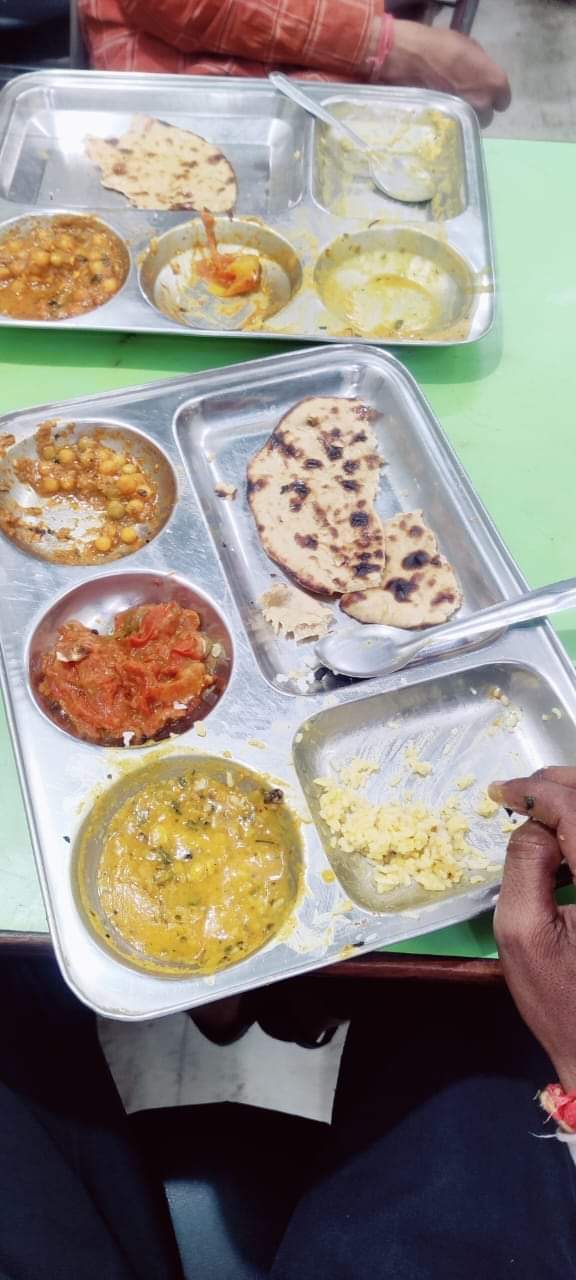 खाने में कीड़ा और कॉकरोच मिलने पर महावीर भोजनालय का फूड लाइसेंस किया गया निलंबित | New India Times