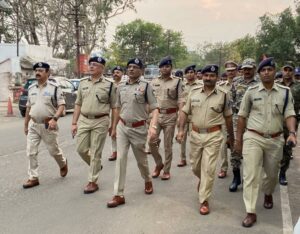मुख्यमंत्री के निर्देश पर प्रदेश में एक साथ पैदल गश्त पर निकले 20 हजार से अधिक पुलिस अधिकारी एवं कर्मचारी, डीजीपी ने भी किया पैदल गश्त | New India Times