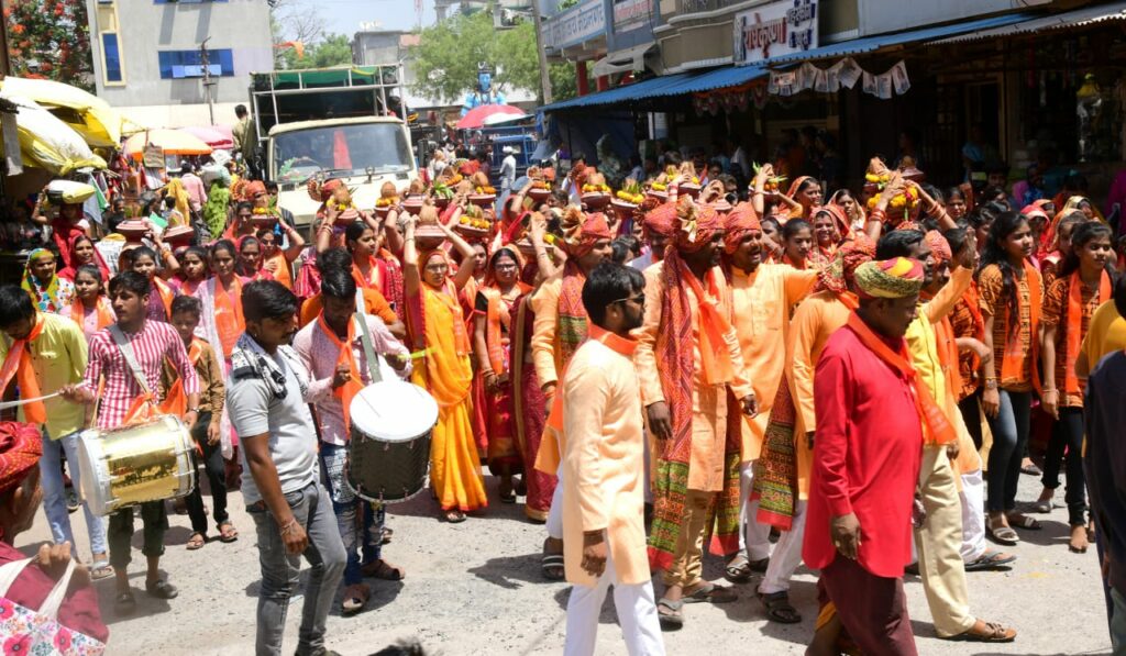 मेघनगर में धूमधाम से निकाला गया भव्य कलश यात्रा के साथ भगवान पशुपतिनाथ का विशाल चल समारोह | New India Times