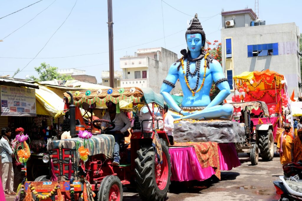 मेघनगर में धूमधाम से निकाला गया भव्य कलश यात्रा के साथ भगवान पशुपतिनाथ का विशाल चल समारोह | New India Times