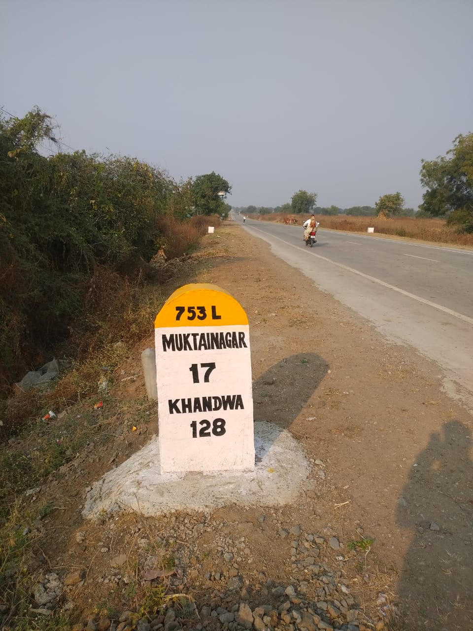 राजमार्ग नं 753 L का अनूठा निर्माण, ठेकेदार ने अप्रोच वॉल में बचाए लाखों रुपए, बड़े दिशादर्शक बोर्ड गायब, बिना मंदिर बनाए काट दी सड़क | New India Times