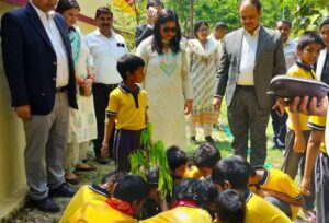 विश्व पर्यावरण दिवस के माैके पर जनपद न्यायाधीश मथुरा श्री आशीष गर्ग की अध्यक्षता में किया गया वृक्षारोपण | New India Times