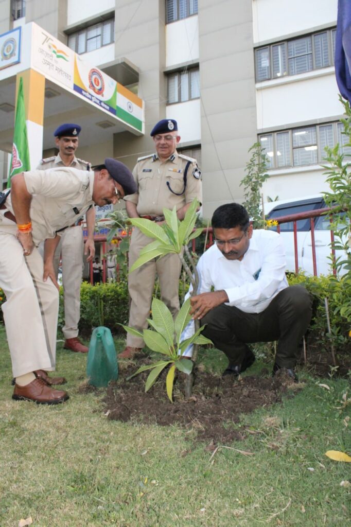 विश्व पर्यावरण दिवस के अवसर पर पुलिस आयुक्त ने किया वृक्षारोपण | New India Times
