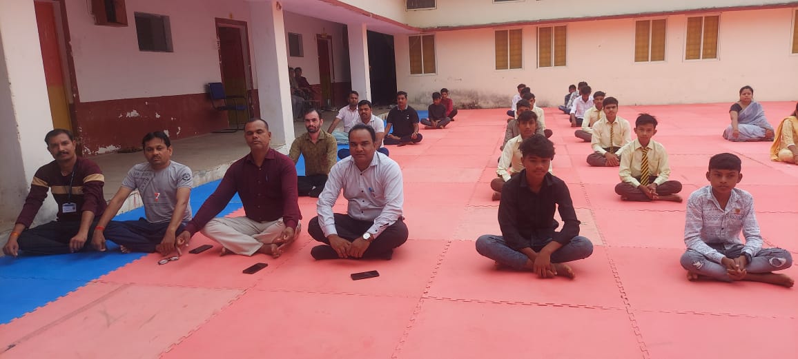 अंतर्राष्ट्रीय योग दिवस पर उत्कृष्ट विद्यालय (CM Rice School) तिरला में योगा करने के साथ सुना गया सामूहिक योग कार्यक्रम का सीधा प्रसारण | New India Times