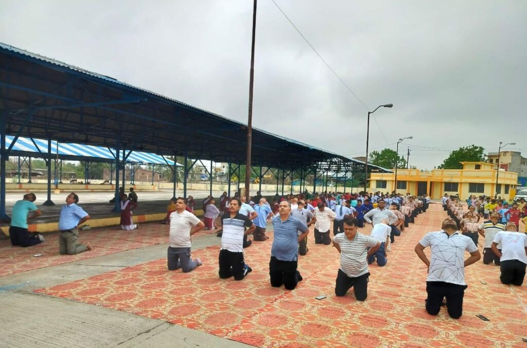 योग दिवस पर अनेक स्थानों पर हुए आयोजन, बच्चों संग अधिकारियों जनप्रतिनिधियों ने भी किया योगा | New India Times