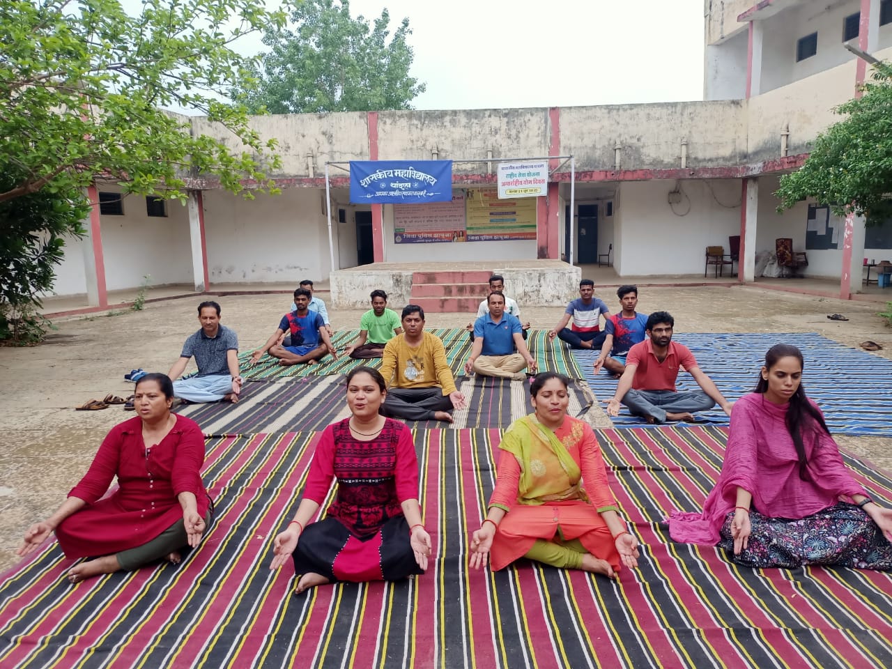योग दिवस पर अनेक स्थानों पर हुए आयोजन, बच्चों संग अधिकारियों जनप्रतिनिधियों ने भी किया योगा | New India Times