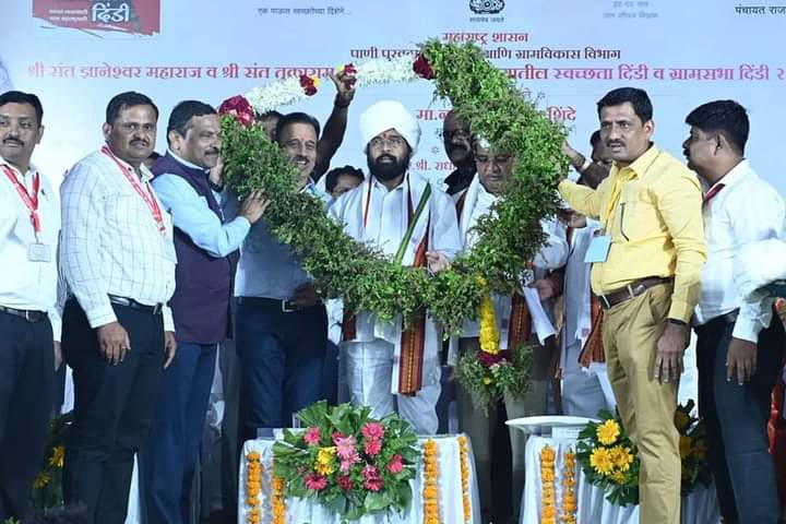 पंढरपुर में नेताओं का जमावड़ा, खड़से-महाजन ने किए श्री विठ्ठल भगवान के दर्शन, राज्य में चरमराई परिवहन व्यवस्था | New India Times