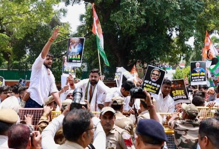 भारतीय युवा कांग्रेस द्वारा दिल्ली में सांसद घेराव विरोध-प्रदर्शन में युवा कांग्रेस राजस्थान के सभी जिलों के पदाधिकारीयों ने लिया भाग | New India Times
