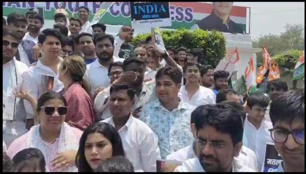 भारतीय युवा कांग्रेस द्वारा दिल्ली में सांसद घेराव विरोध-प्रदर्शन में युवा कांग्रेस राजस्थान के सभी जिलों के पदाधिकारीयों ने लिया भाग | New India Times